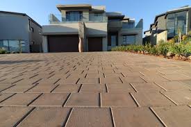 Best Custom Driveway Design  in Cleveland, MS